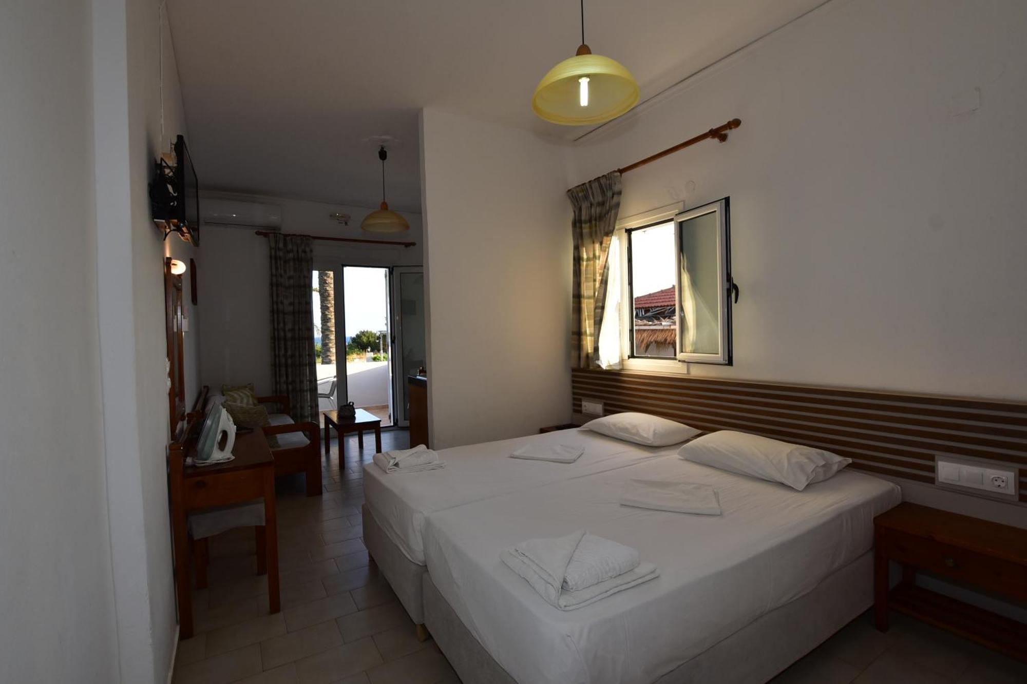Morpheas Rooms Палеохора Экстерьер фото