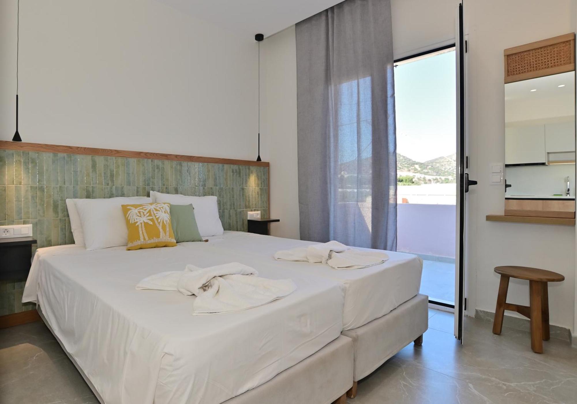 Morpheas Rooms Палеохора Экстерьер фото